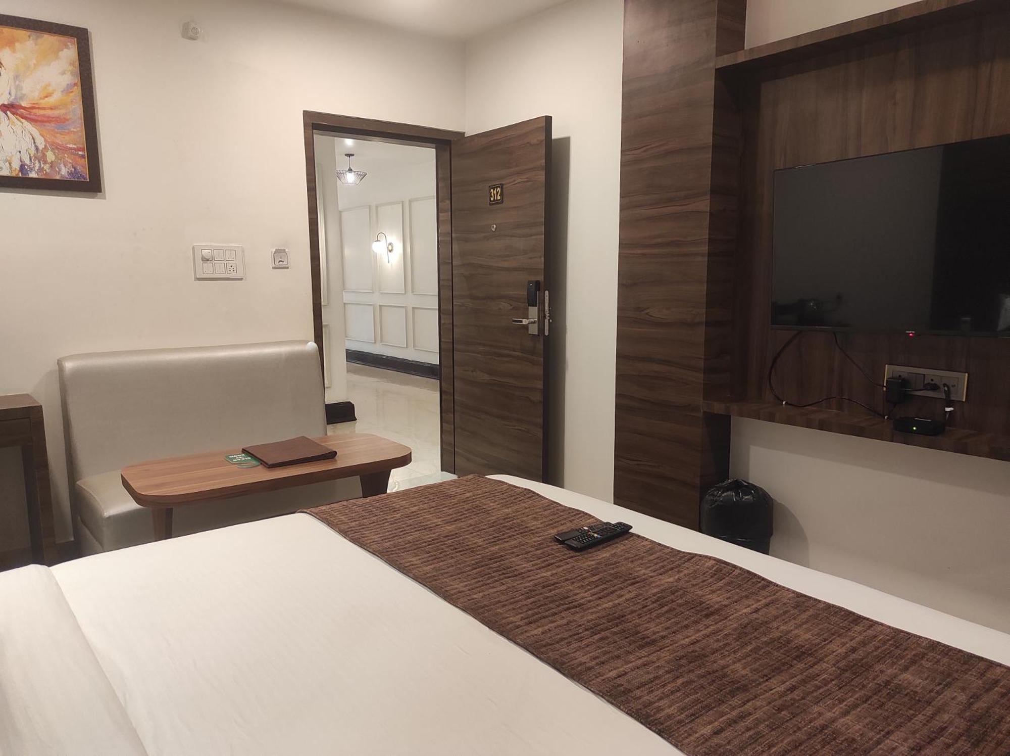Hotel Obsidian Blue Itanagar Bagian luar foto